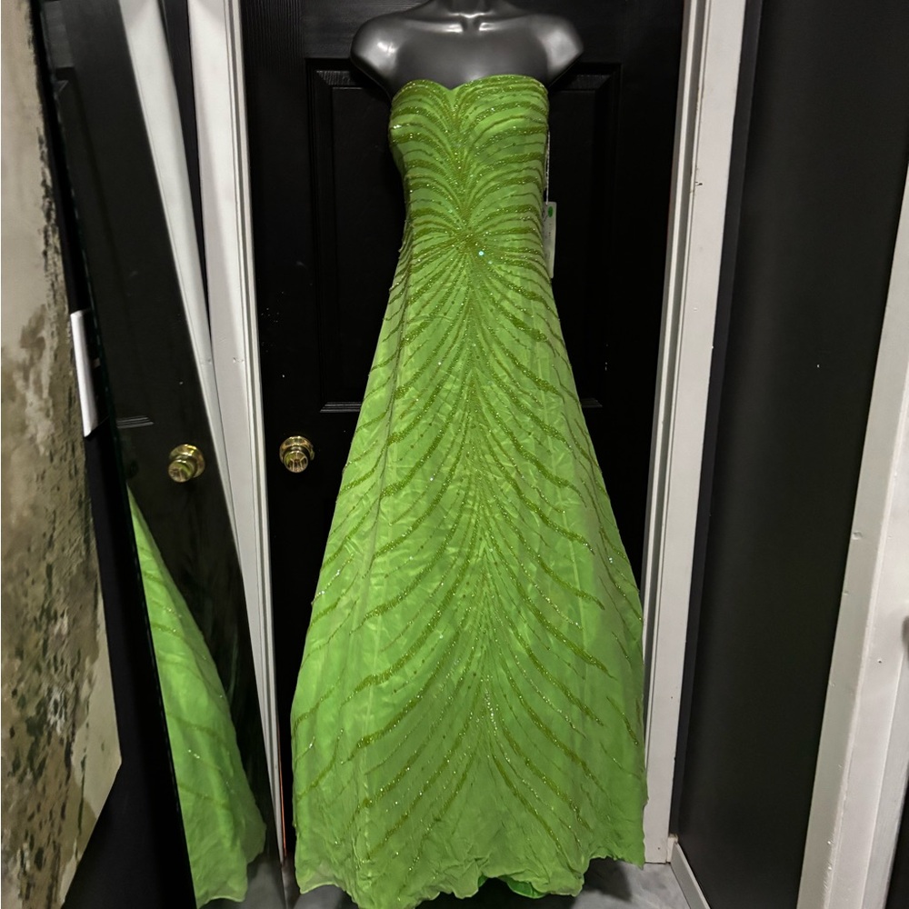 Elegant Green Strapless Prom Dress